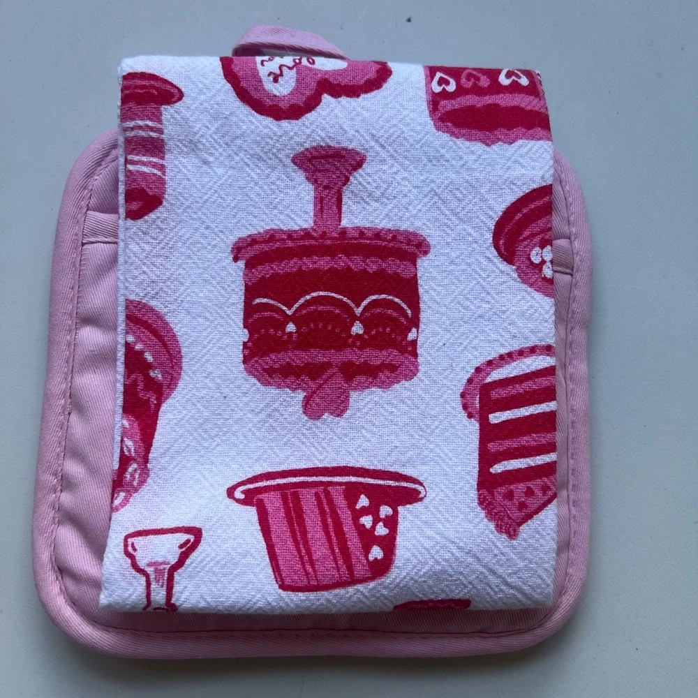 Dishtowel and Pot Holder Set Cake - Bullseye's Playground™